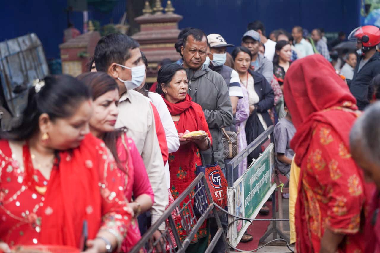 घटस्थापनाका दिन भद्रकालीमा दर्शन र गाडी पूजा गर्नेहरूको घुइँचो (तस्वीरहरु)