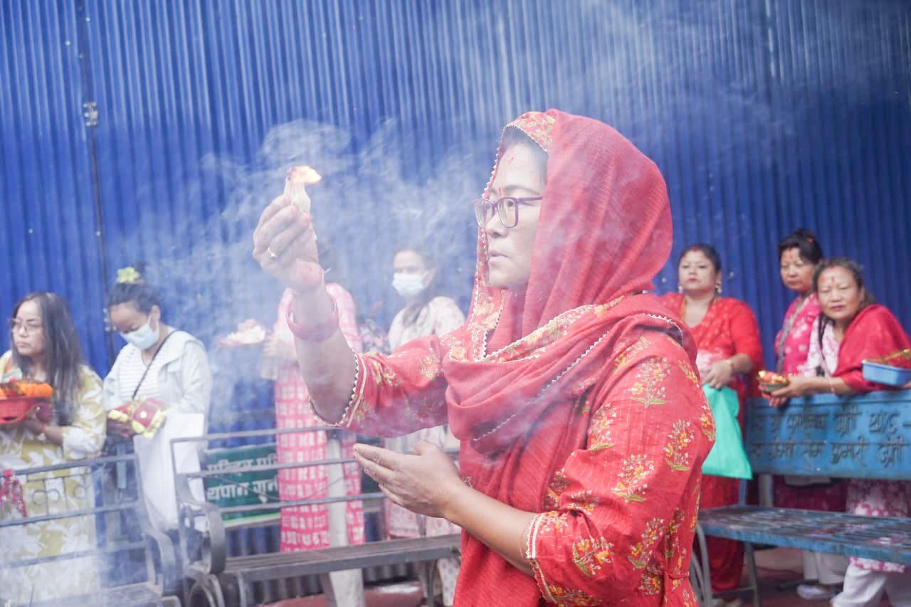 घटस्थापनाका दिन भद्रकालीमा दर्शन र गाडी पूजा गर्नेहरूको घुइँचो (तस्वीरहरु)