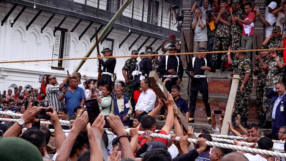 इन्द्रध्वज ठड्याएर वसन्तपुरमा इन्द्रजात्रा औपचारिक रुपमा सुरु (तस्बिरहरु)