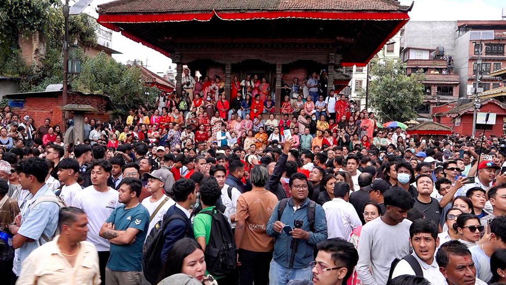 इन्द्रध्वज ठड्याएर वसन्तपुरमा इन्द्रजात्रा औपचारिक रुपमा सुरु (तस्बिरहरु)