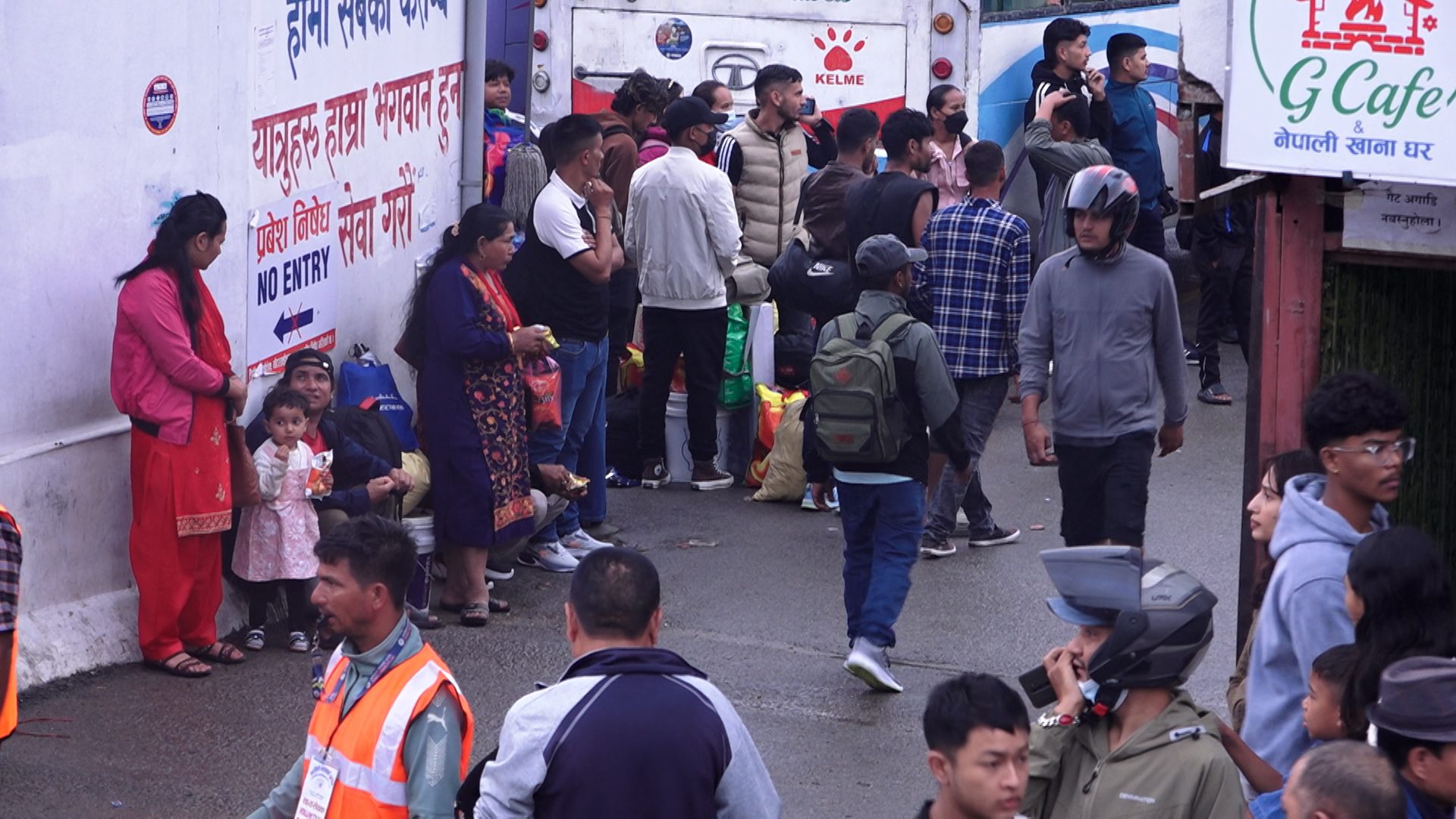 बडादशैँमा काठमाडौं छाड्नेको चाप, कोटेश्वर–जडीबुटी सडक खचाखच (तस्बिरहरु)