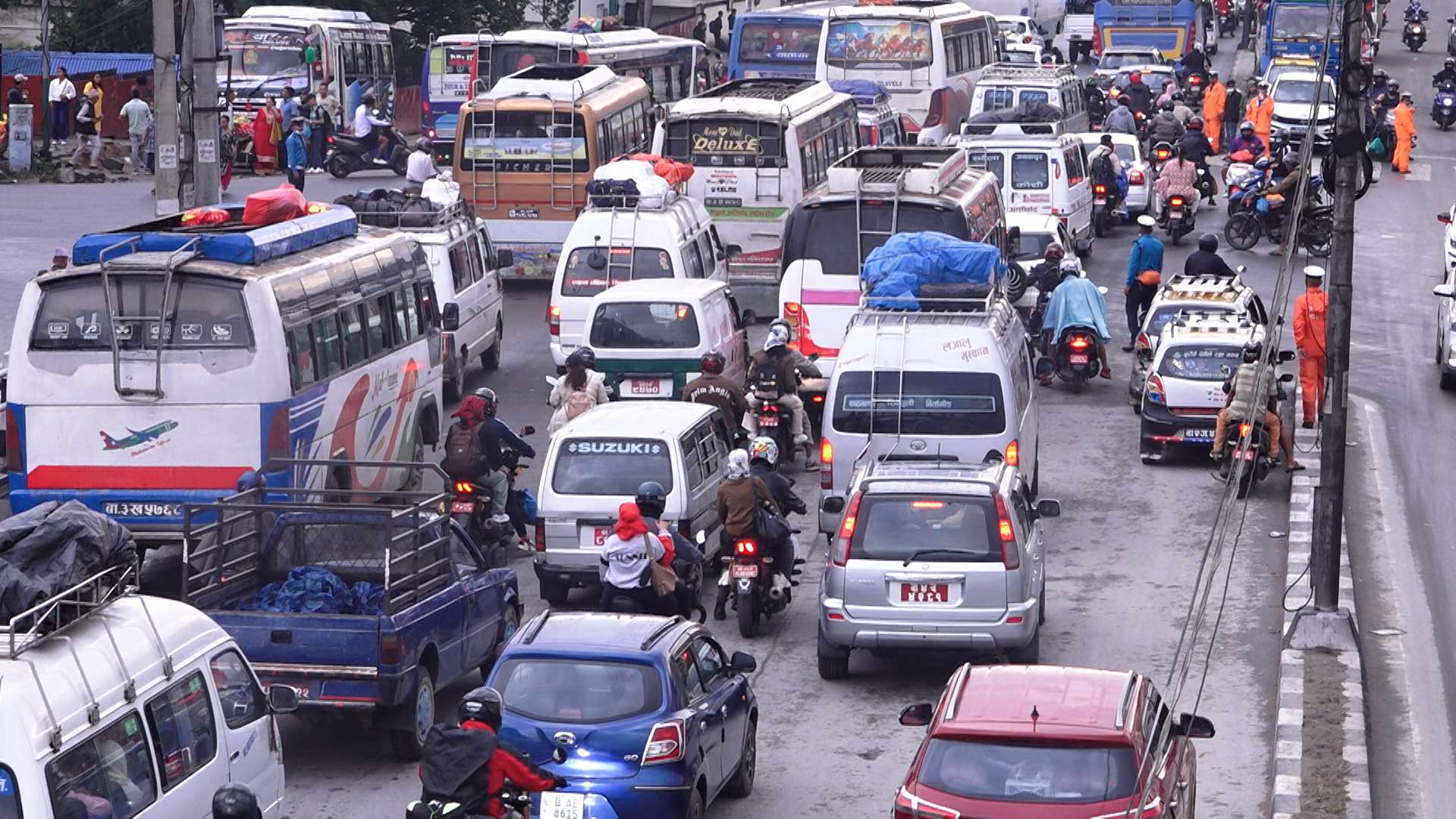 बडादशैँमा काठमाडौं छाड्नेको चाप, कोटेश्वर–जडीबुटी सडक खचाखच (तस्बिरहरु)