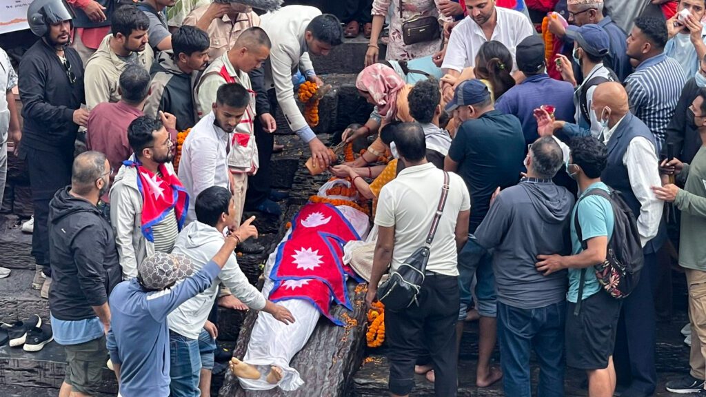 जेनजी आन्दोलनमा ज्यान गुमाएकाहरुको राष्ट्रिय सम्मानका साथ अन्त्येष्टि (तस्वीरहरू)