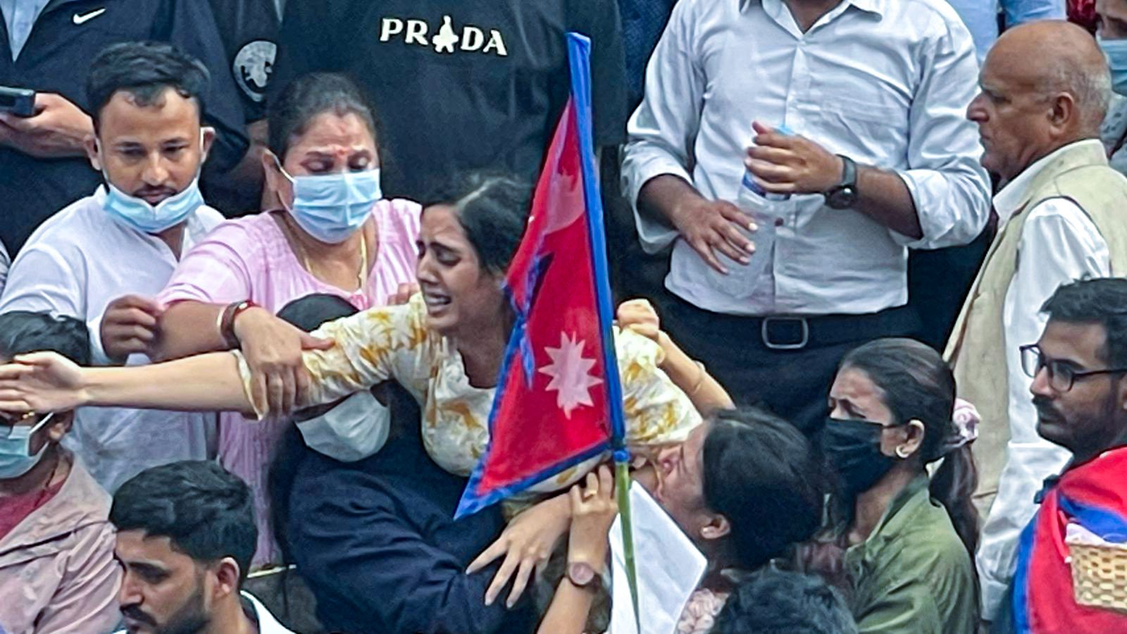 जेनजी आन्दोलनमा ज्यान गुमाएकाहरुको राष्ट्रिय सम्मानका साथ अन्त्येष्टि (तस्वीरहरू)