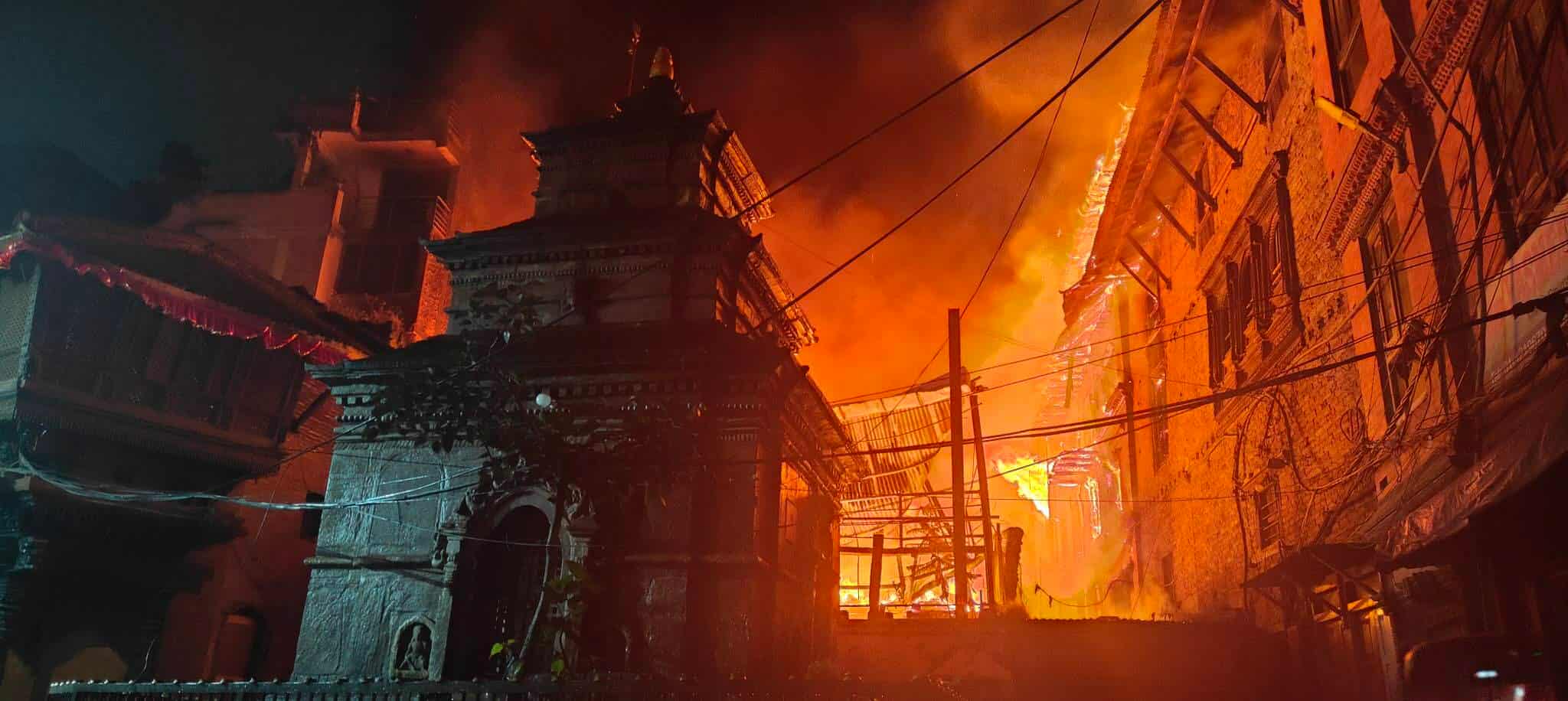 काष्ठमण्डप नजिकै आगलागी, नियन्त्रणको प्रयास हुँदै