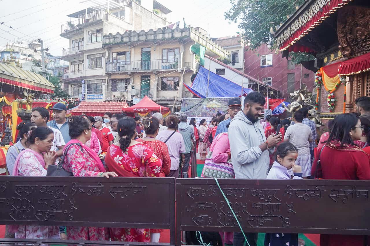 नवरात्रको दोस्रो दिन मैतीदेवी मन्दिरमा भक्तजनहरुको घुइँचो (तस्वीरहरु)