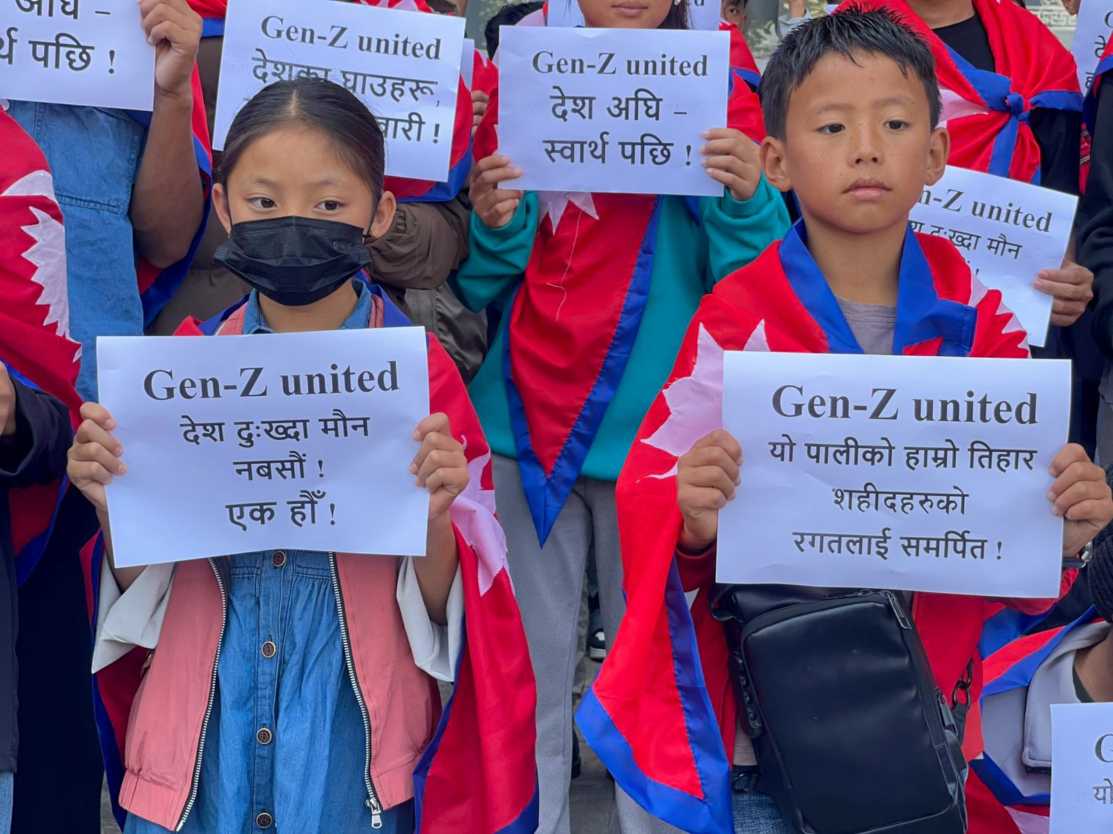 ‘देश दुखेको बेला एक हौं’ भन्दै माइतीघरमा शान्तिपूर्ण प्रदर्शन (तस्वीरहरू)