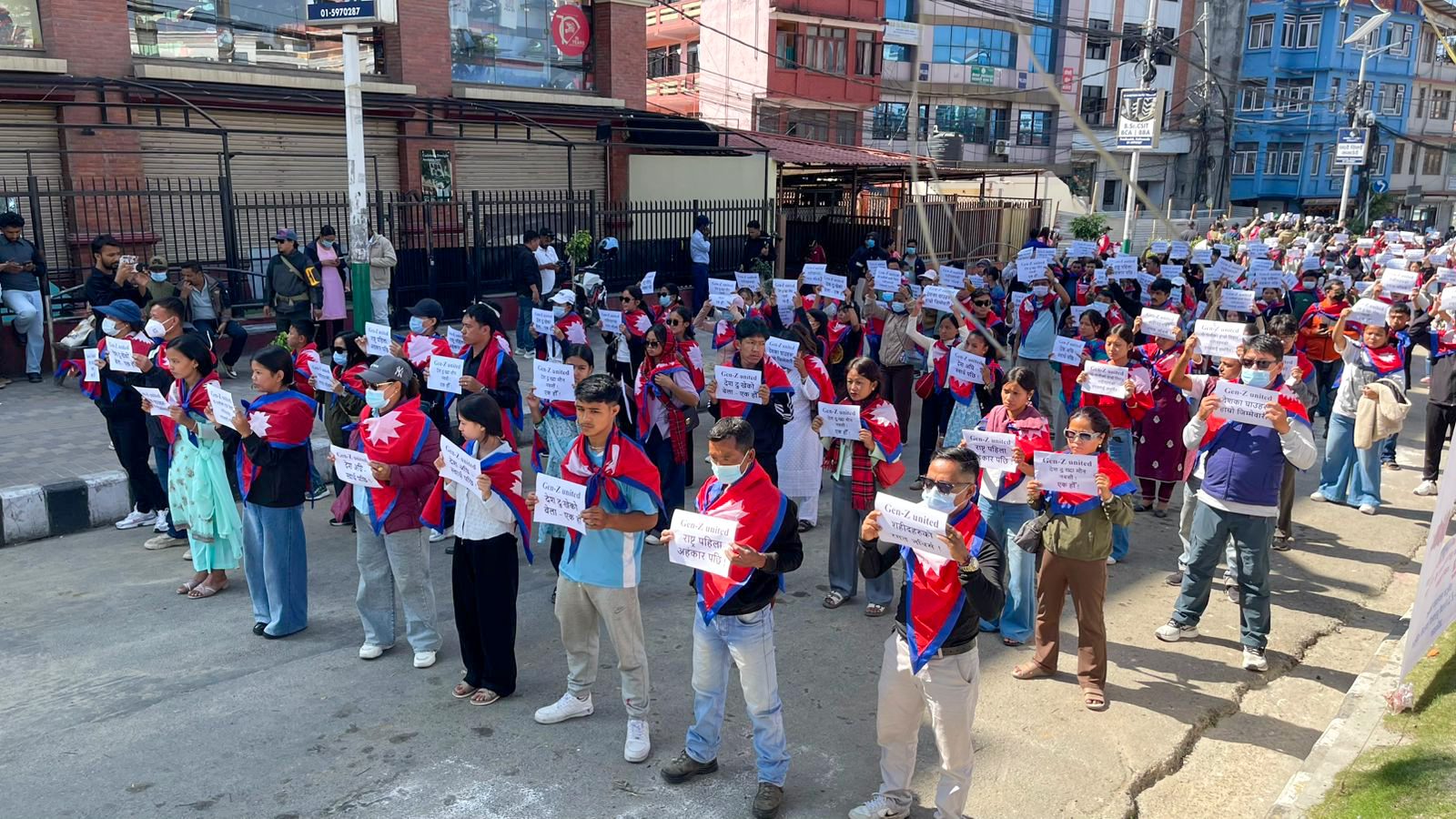 ‘देश दुखेको बेला एक हौं’ भन्दै माइतीघरमा शान्तिपूर्ण प्रदर्शन (तस्वीरहरू)