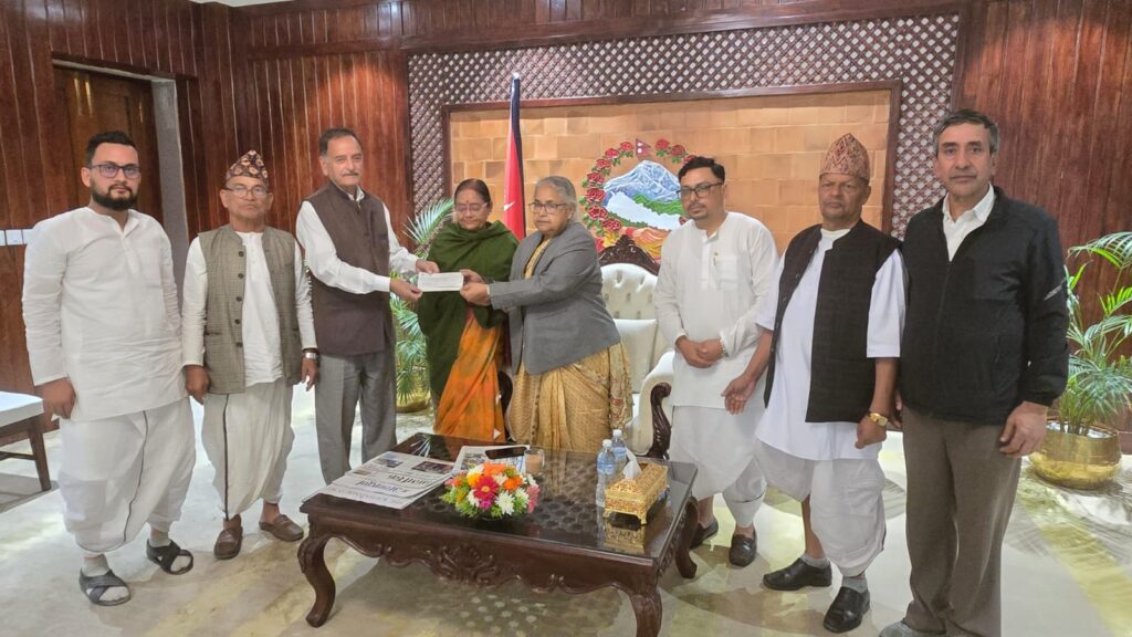 प्रधानमन्त्री उद्धार कोषलाई सत्सङ्ग नेपालले हस्तान्तरण गर्यो १० लाख सहायता