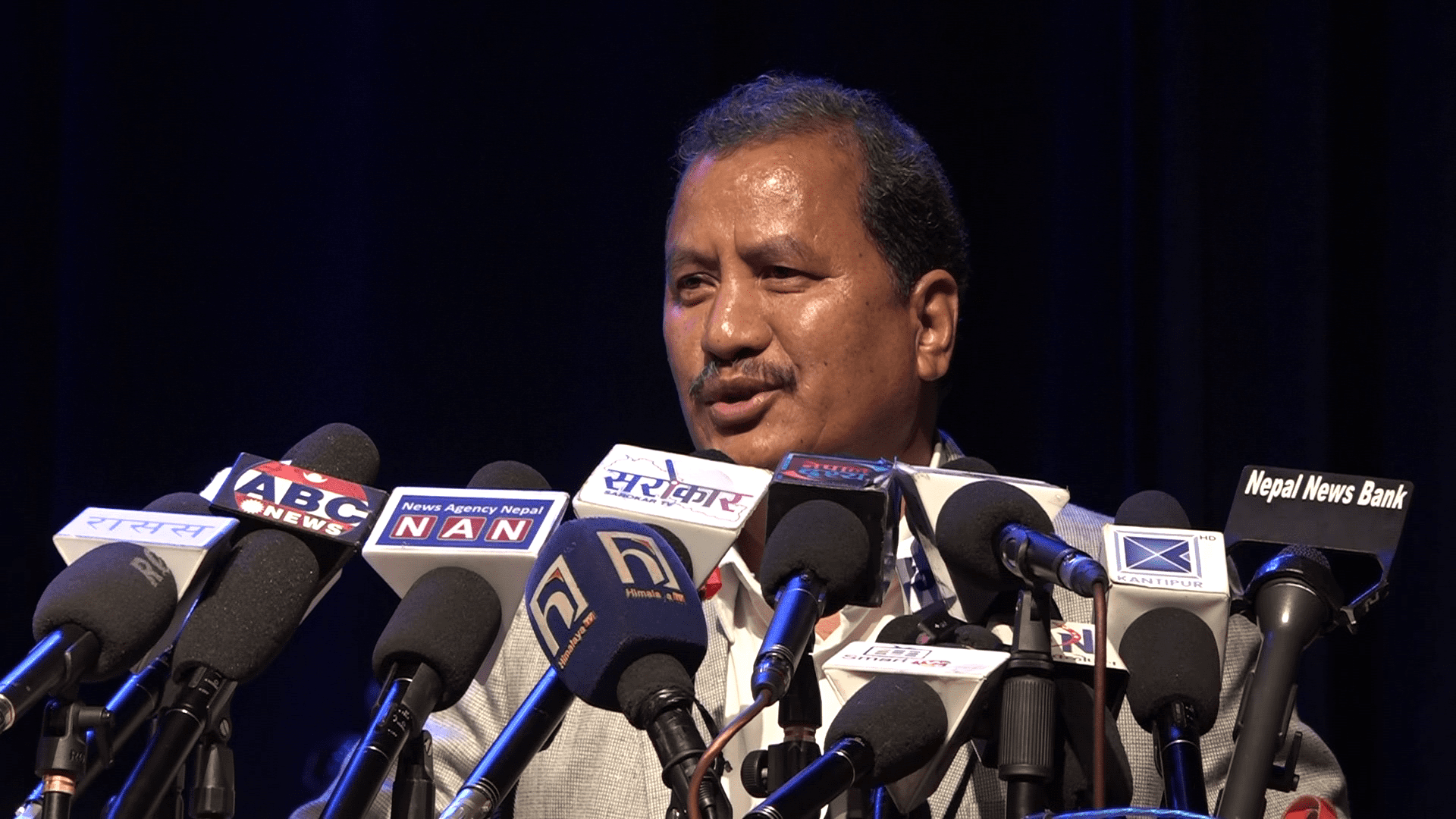 विप्लव दल दर्ताको प्रमाणपत्र लिन निर्वाचन आयोग जाँदै