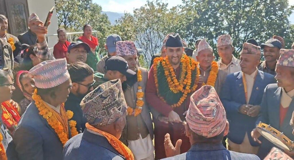 सञ्चारमन्त्री खरेल गृह जिल्ला दोलखामा