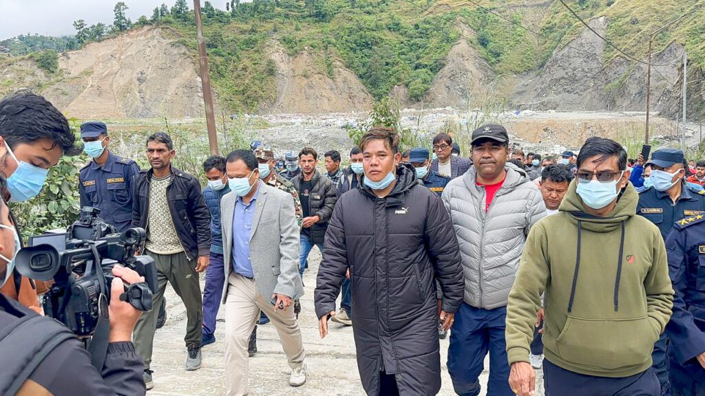 काठमाडौं उपत्यकाको फोहोर व्यवस्थापनमा समस्या आएपछि बन्चरेडाँडा पुगे मन्त्री घिसिङ