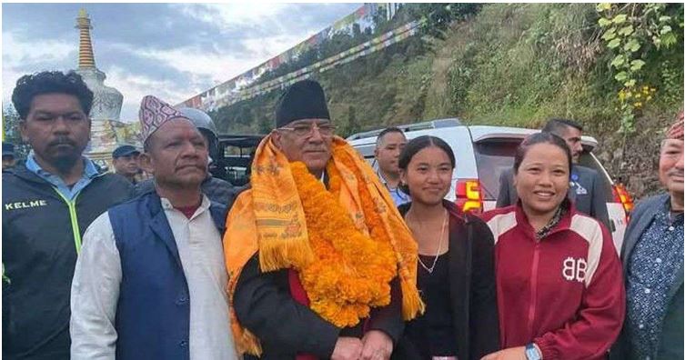 घलेगाउँ सांस्कृतिक भवनको उद्घाटनका लागि नुवाकोट पुगे प्रचण्ड