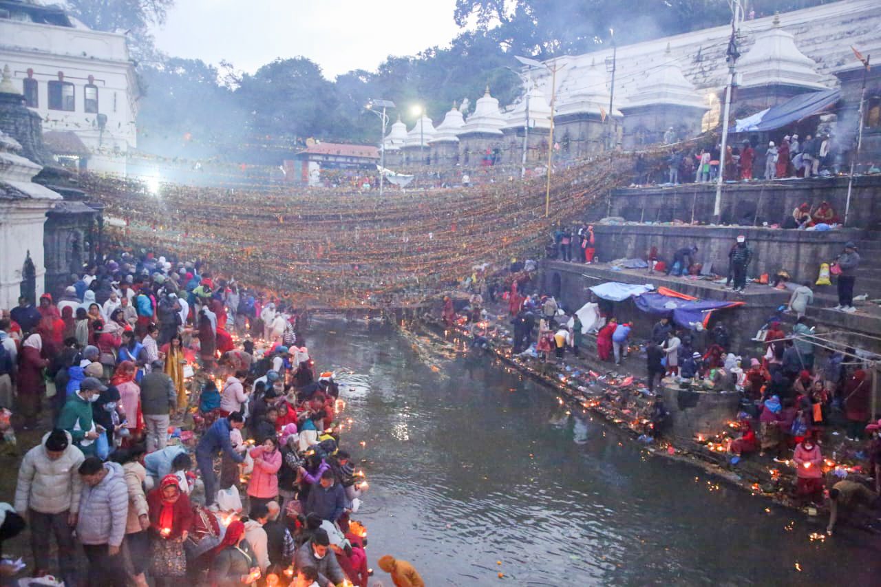 पशुपतिमा शतबीज छर्नेको घुइँचो (तस्वीरहरु)