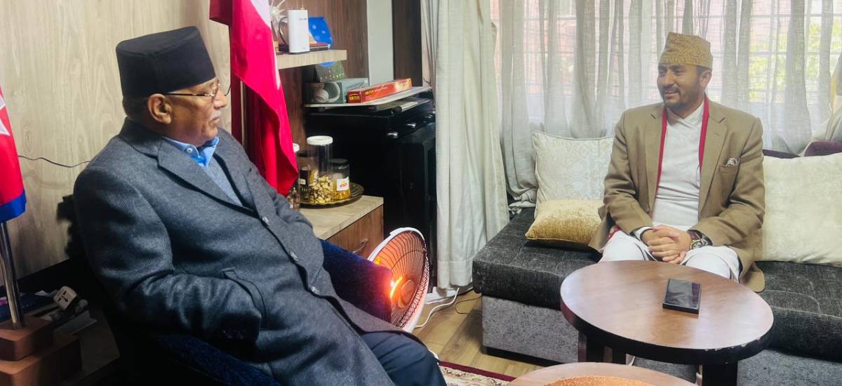 देउवा र ओली भेटेलगत्तै प्रचण्ड निवास पुगे सञ्चारमन्त्री खरेल