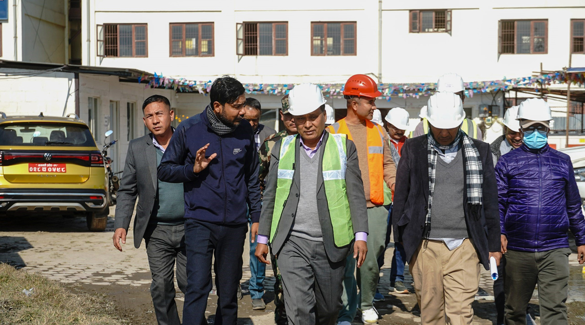 टुकुचामा निर्माणाधिन ढल प्रशोधन केन्द्रको अवलोकन गर्दै घिसिङले भने : ‘काम चाँडै सकिन्छ’