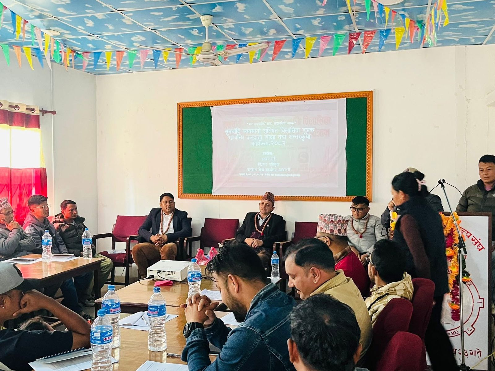 संखुवासभाका सुनचाँदी व्यवसायीहरुलाई २ प्रतिशत विलासिता कर अभिमुखीकरण तालिम प्रदान