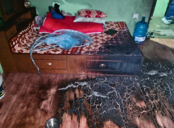 सिन्धुलीको धुराबजारमा घरको भान्सामा आगो लाग्दा बुहारीको मृत्यु, ससुरा घाइते
