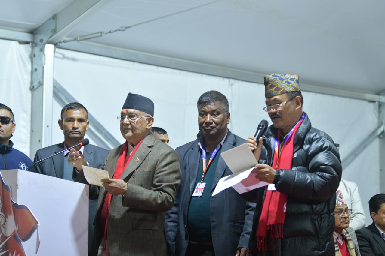 एमाले अध्यक्ष ओली तथा नवनिर्वाचित केन्द्रीय कमिटी र पदाधिकारीले लिए सपथ