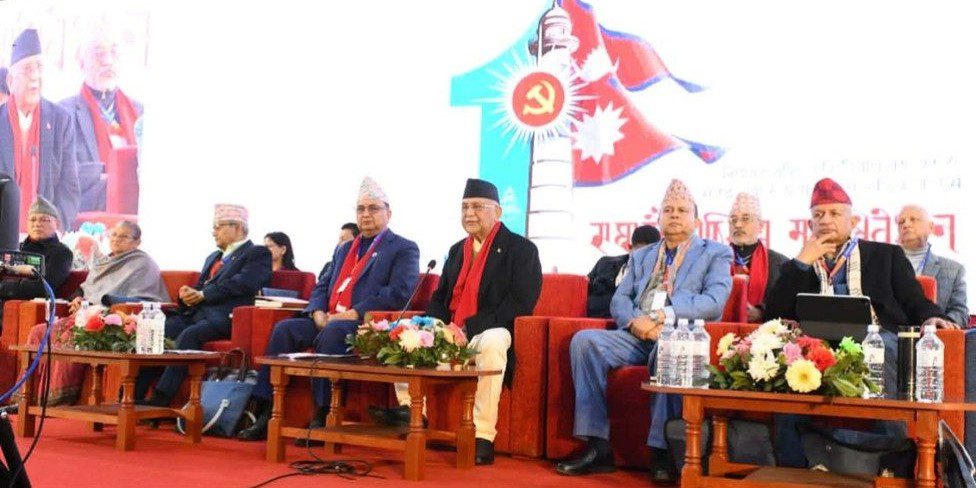 एमालेले वरिष्ठ उपाध्यक्ष हटाउने र केन्द्रीय कमिटी ३ सय १ सदस्यीय बनाउने, बन्दसत्र ३ बजेलाई सर्‍यो