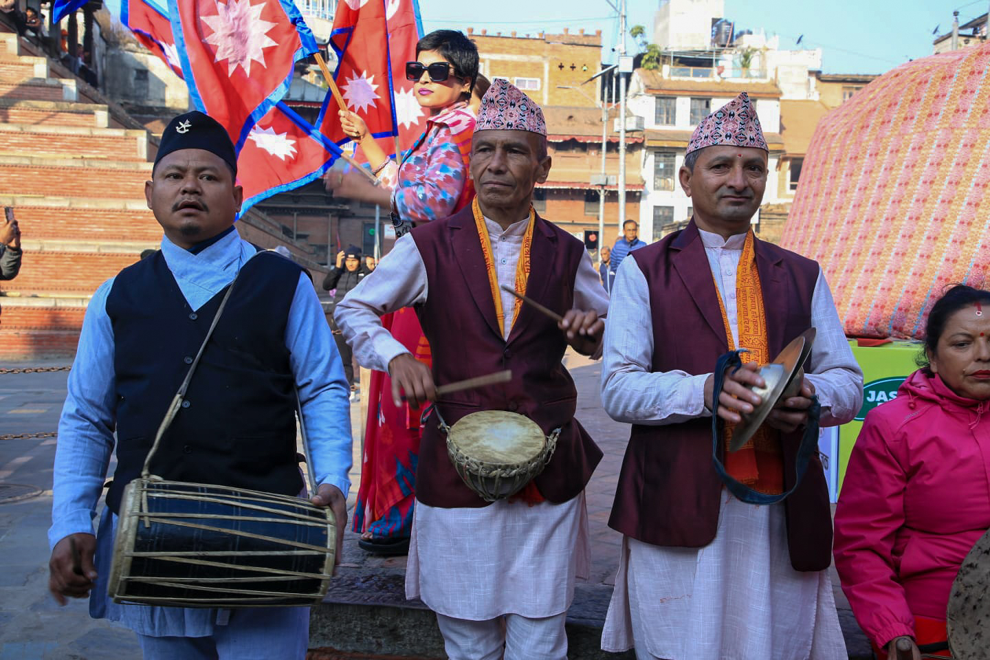 बसन्तपुरमा राष्ट्रिय पोशाक तथा टोपी दिवसको रौनक (तस्विरहरु)