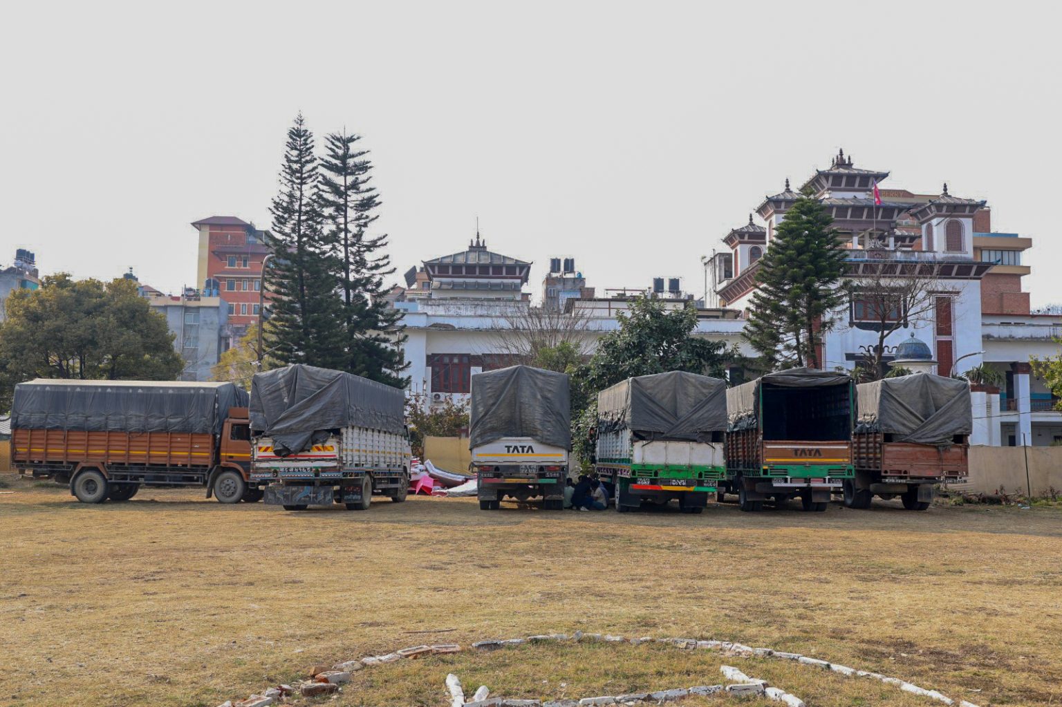 निर्वाचन सामग्रीहरू विभिन्न जिल्लामा पठाइँदै (तस्वीरहरु)