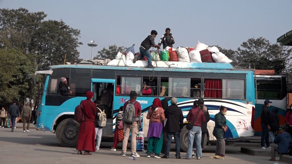 निर्वाचन चहलपहल : सार्वजनिक गाडीहरुमा न्यून चाप, रिर्जभ गर्नेहरु बढे