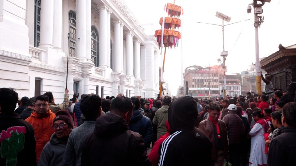 आजबाट होली पर्व आरम्भ, बसन्तपुरमा चीर ठड्याइयो
