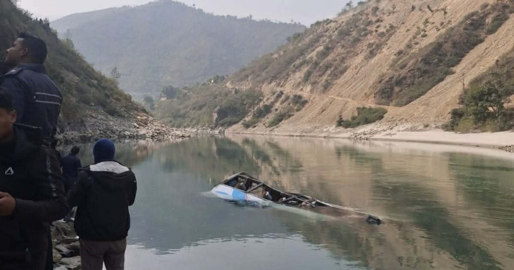 तामाकोशीमा बस दुर्घटना : मृतकको संख्या १२ पुग्यो