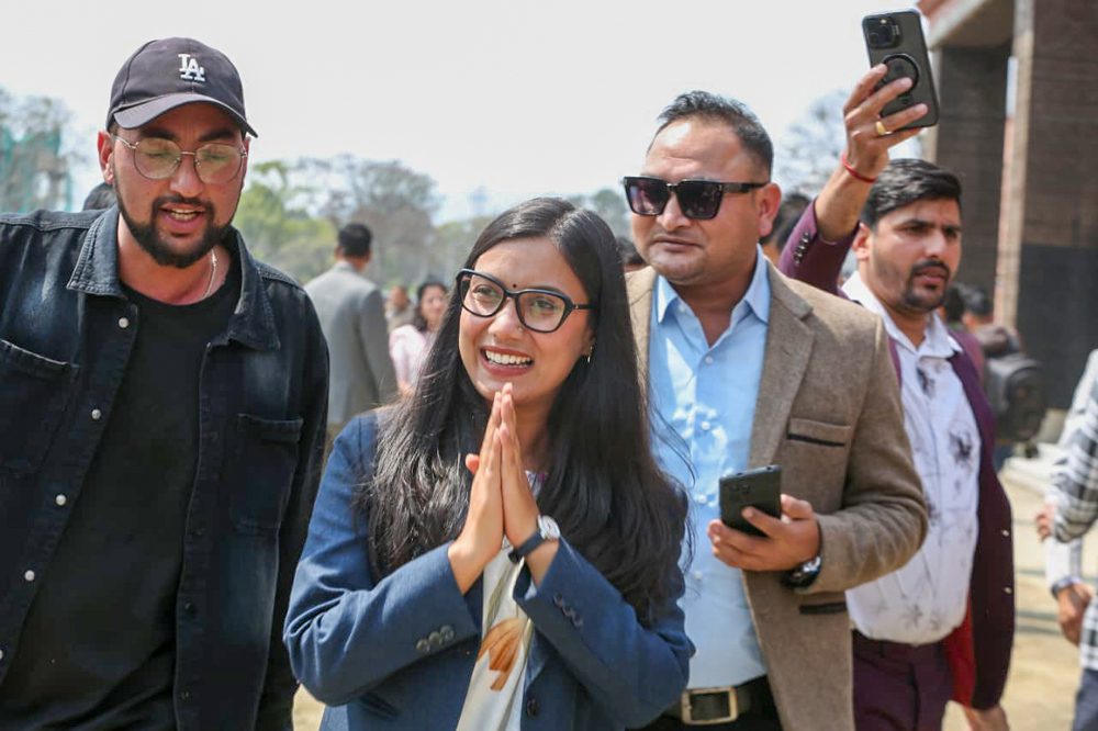 शपथका लागि सिंहदरबारमा नवनिर्वाचित सांसदहरू(तस्बिरहरु)