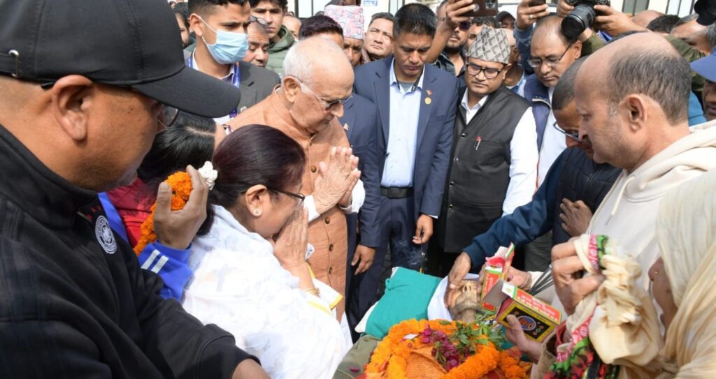 ओलीका पिता मोहनप्रसादको पार्थिव शरीर अस्पतालबाट निकालियो, आजै अन्तिम संस्कार गरिने