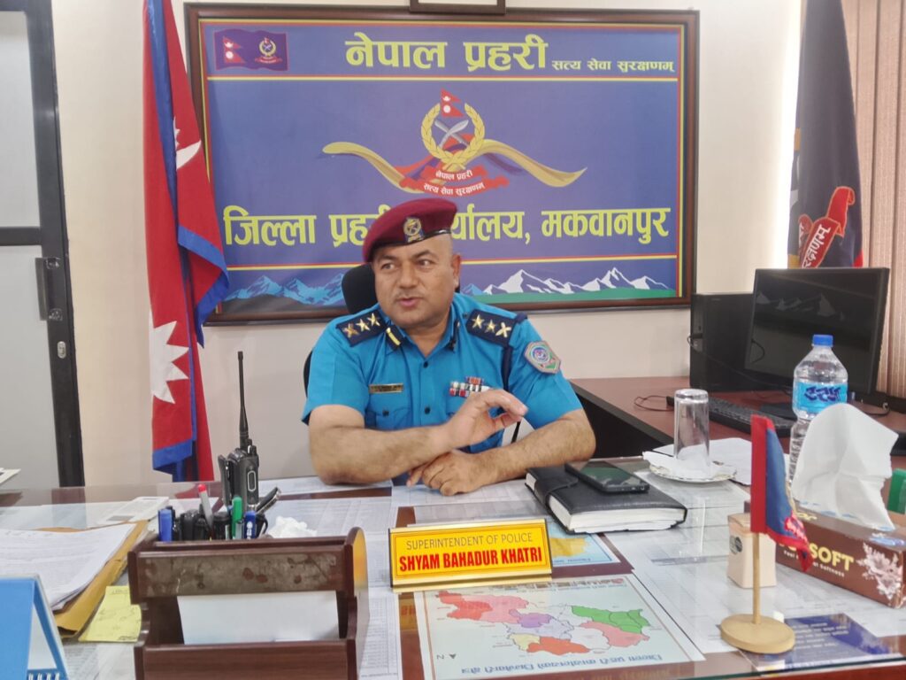 मकवानपुरमा प्रहरीको ‘अपरेसन ड्रप’ : अबैध क्रियाकलापमा संलग्न ४० भन्दा बढी व्यक्ति पक्राउ