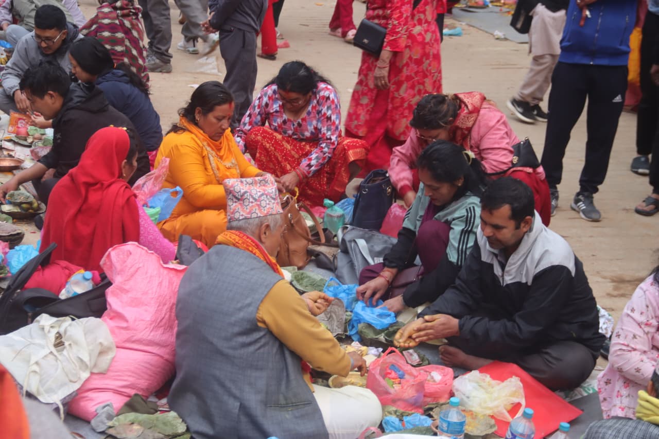 मातातीर्थमा बिहानैदेखि भक्तजनको घुइँचो (तस्वीरहरु)