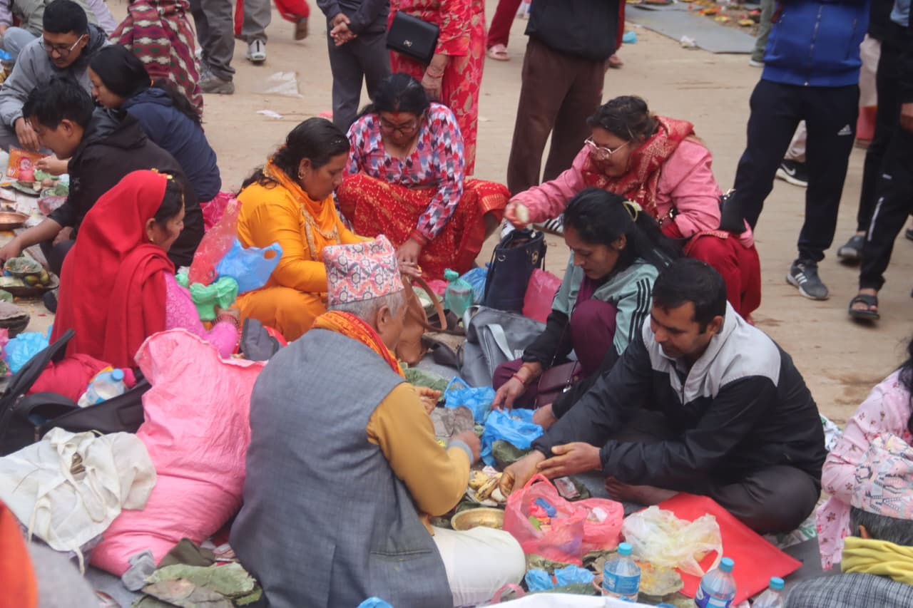 मातातीर्थमा बिहानैदेखि भक्तजनको घुइँचो (तस्वीरहरु)