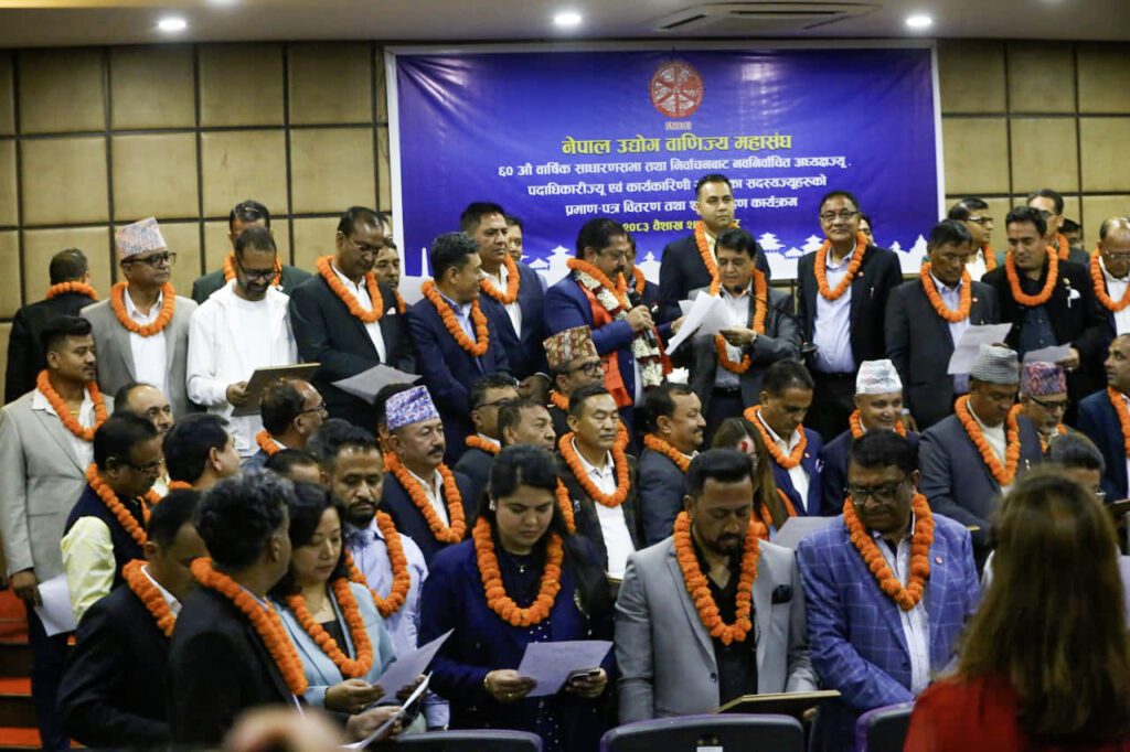 महासंघका नव निर्वाचित अध्यक्ष श्रेष्ठ लगाएत अन्य सदस्यहरुले पनि लिए सपथ