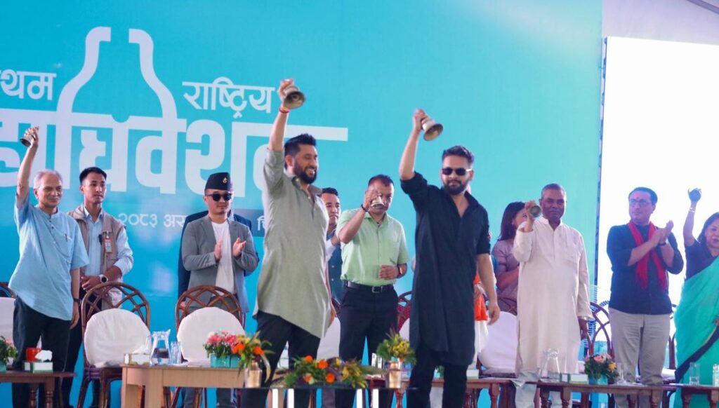 घण्टी बजाउँदै रवि र बालेनले गरे रास्वपाको महाधिवेशन उद्घाटन