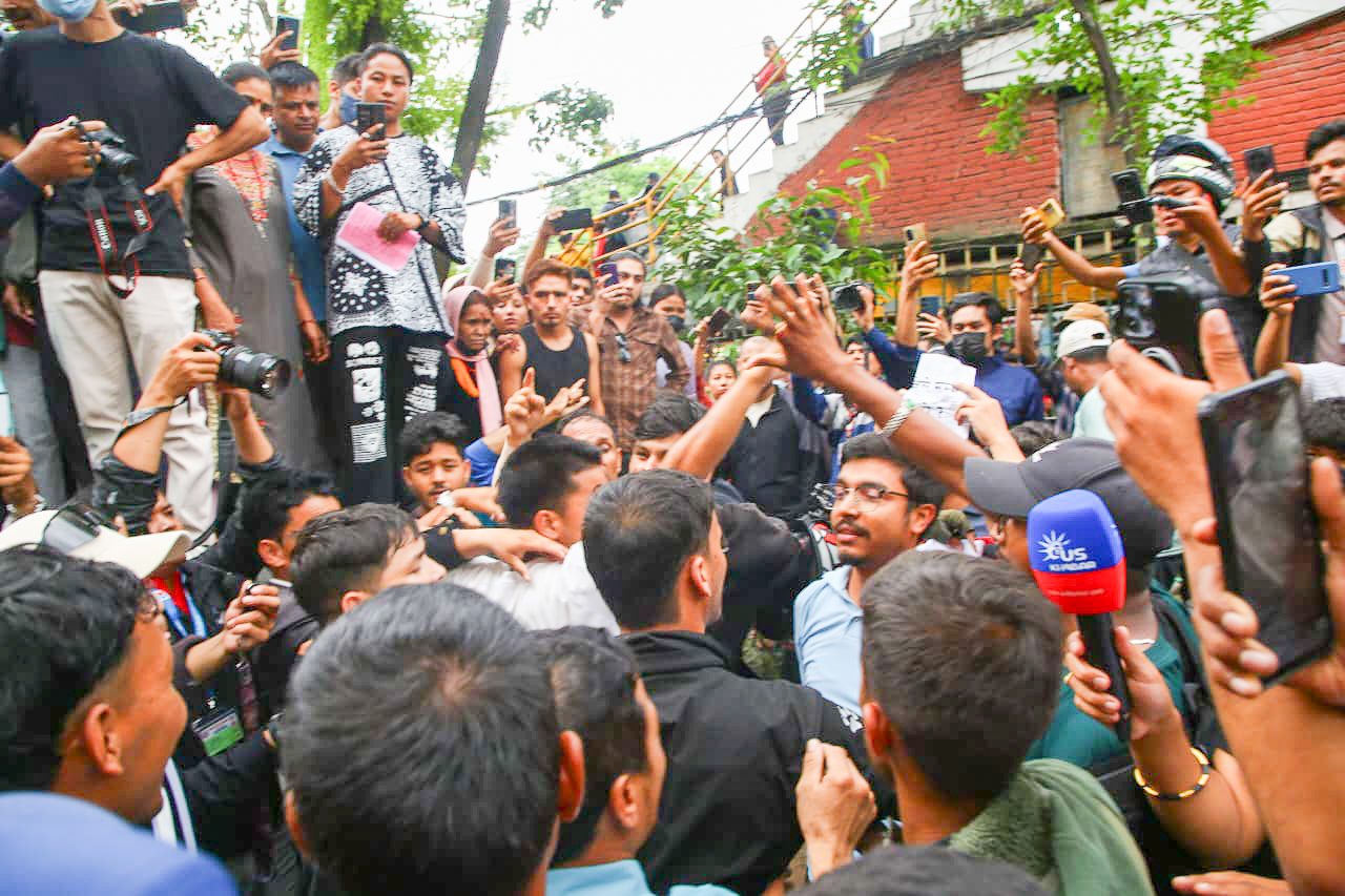 गणेश नेपालीको निधनपछि वीर अस्पतालमा तनाव, ठूलो संख्यामा प्रहरी परिचालन (तस्विरहरू)