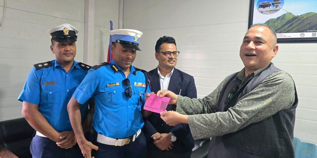 निवासमै पुगेर मुख्यमन्त्रीलाई ट्राफिक प्रहरीले गर्यो कारबाही