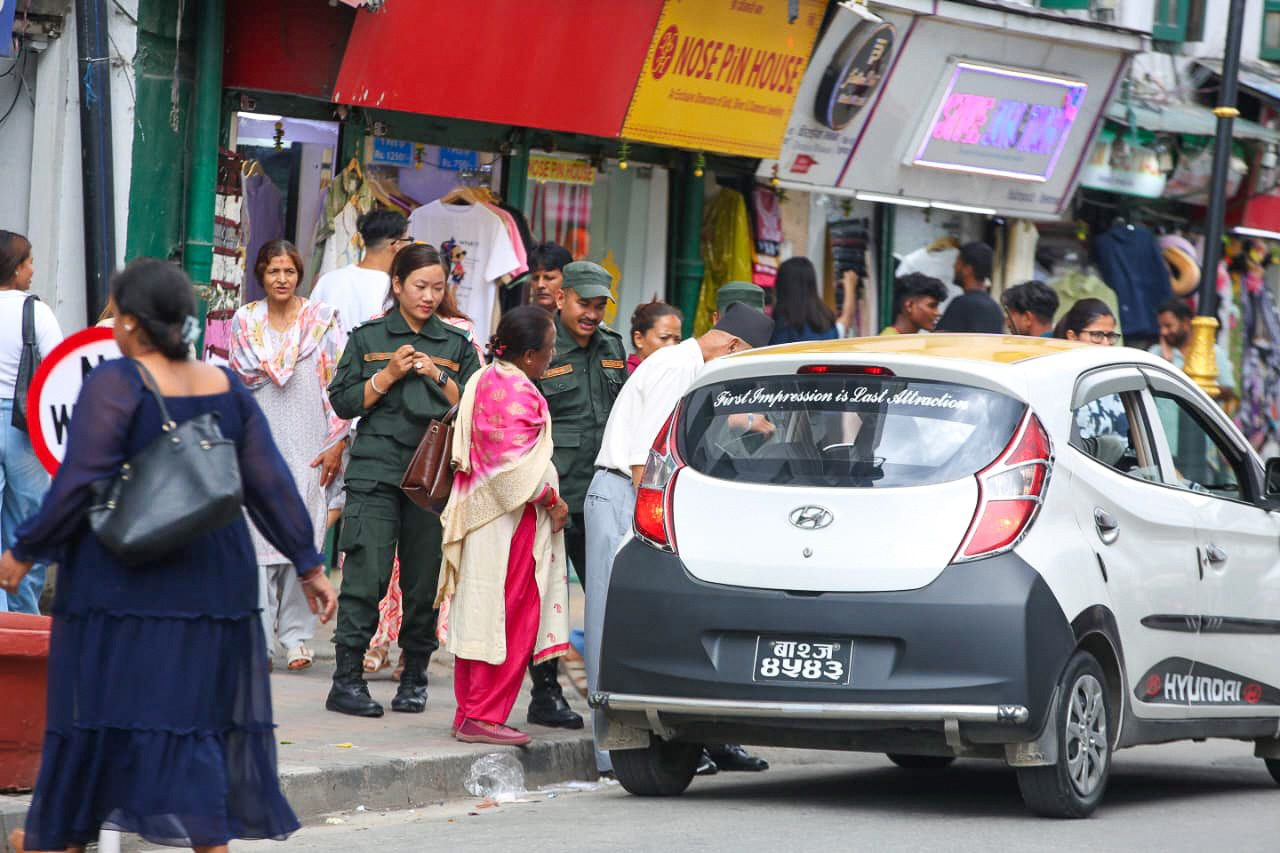 गणेश नेपाली प्रकरणपछि हराएका नगर प्रहरी फेरि फर्किए सडकमा (तस्वीरहरू)