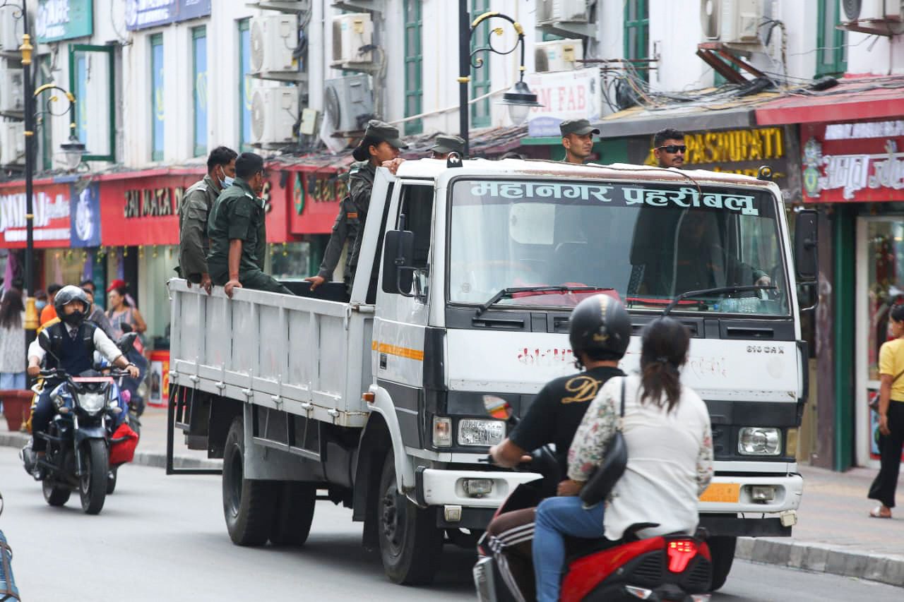 गणेश नेपाली प्रकरणपछि हराएका नगर प्रहरी फेरि फर्किए सडकमा (तस्वीरहरू)