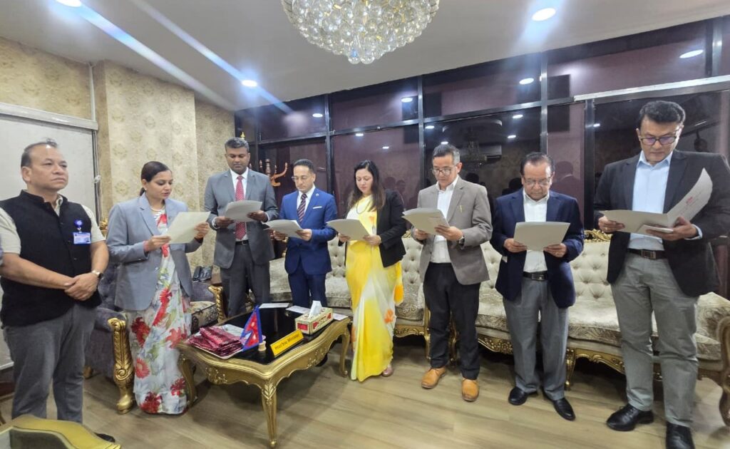 ६ स्वास्थ्य विज्ञान प्रतिष्ठानका नवनियुक्त उपकुलपतिद्वारा शपथ ग्रहण