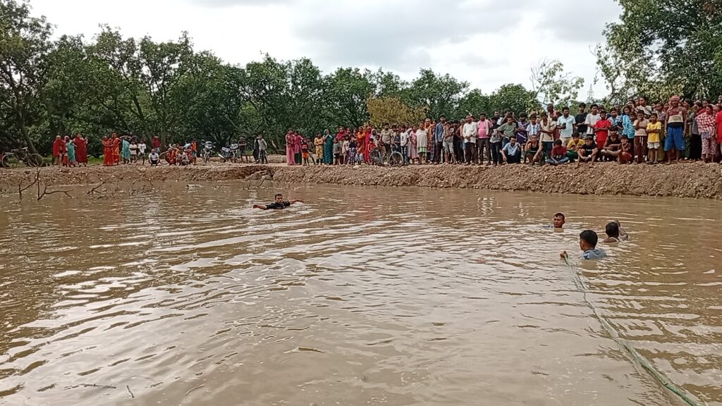 सिरहाको चोहर्वामा पानी जमेको खाल्डोमा डुबेर एकै परिवारका तीन बालबालिकाको मृत्यु