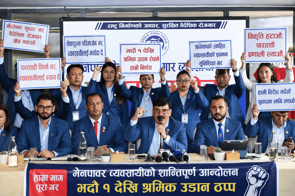 सरकारलाई मेनपावर व्यवसायीको ‘वार्निङ’ : ताहाचलबाट आन्दोलन सुरु, भदौ १ देखि श्रमिक उडान ठप्प पार्ने घोषणा
