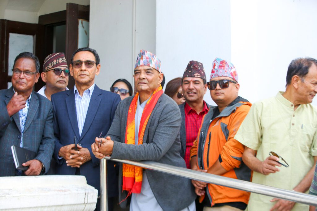 पार्टी दर्ता गराउन निर्वाचन आयोग पुगे धवल शम्शेर