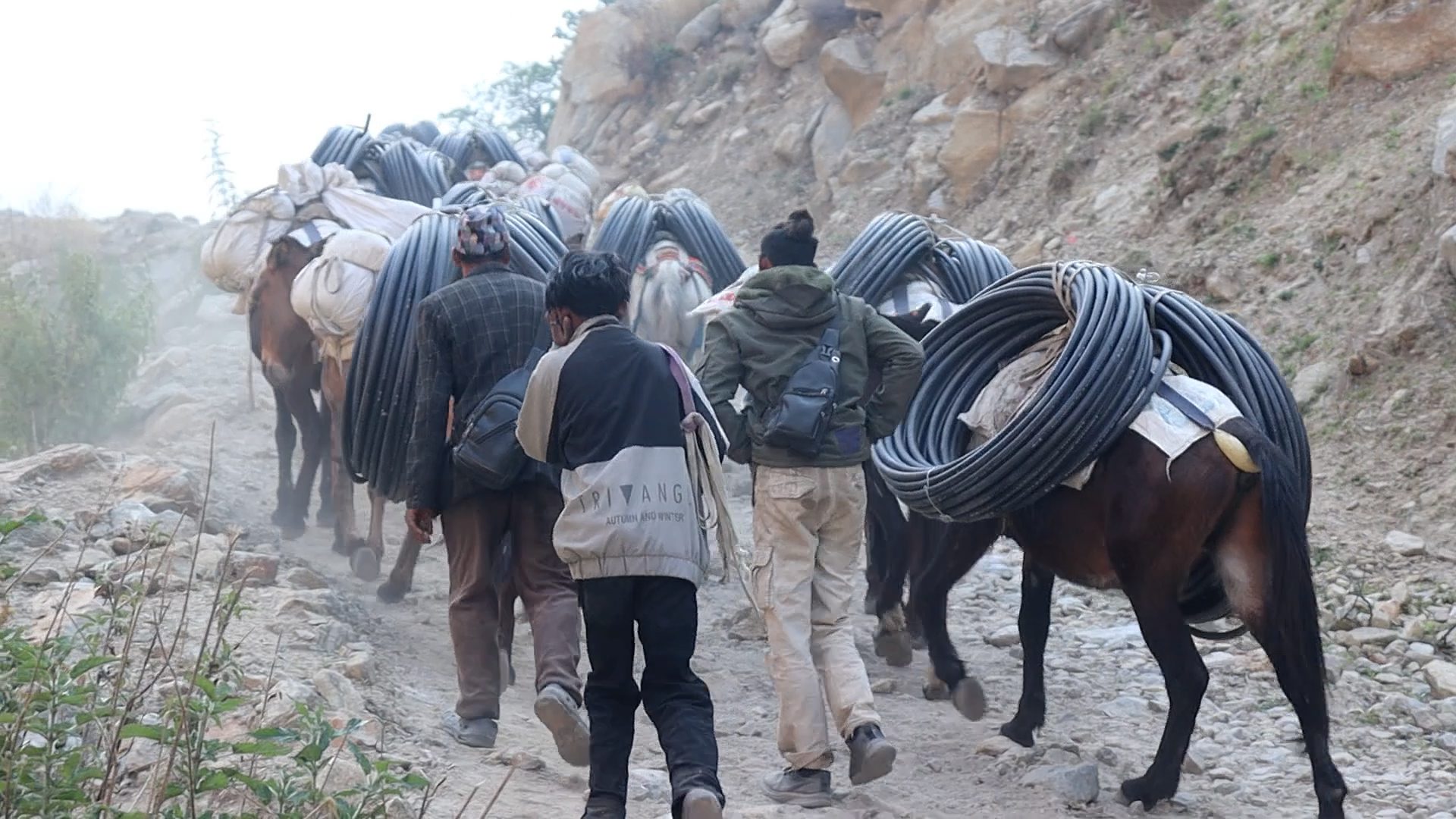 गाडी चढ्ने सपना अधुरै : राष्ट्रिय सडक सञ्जालसँग नजोडिएको मुगुको ‘मुगुमकार्मारोङ’