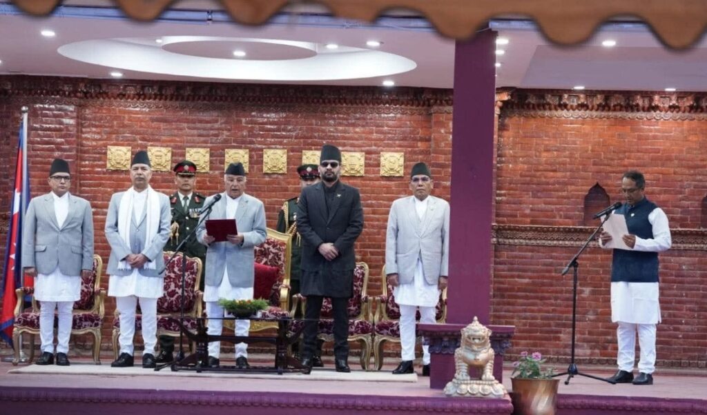 नवनियुक्त उद्योगमन्त्री साहले लिए शपथ