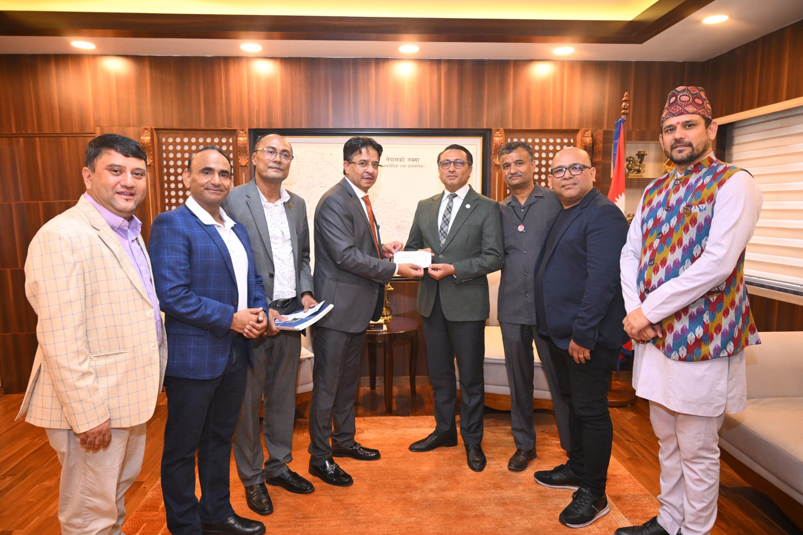 कतारका नेपाली व्यवसायीद्धारा बाढीपीडितलाई ३८ लाखभन्दा बढी सहयोग प्रदान