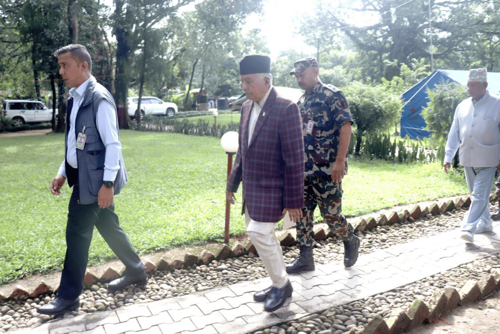 राष्ट्रपति पौडेल बाढी प्रभावित क्षेत्र नुवाकोटमा