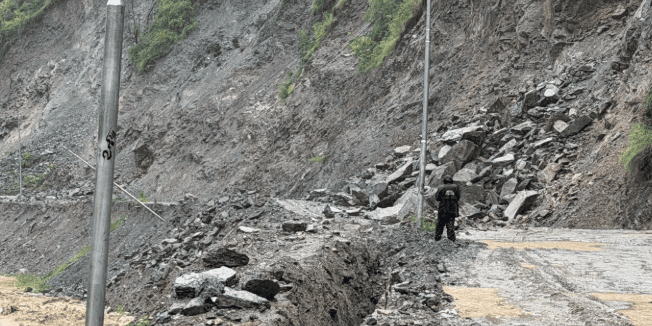 बाढी र पहिरोका कारण विभिन्न राजमार्ग प्रभावित