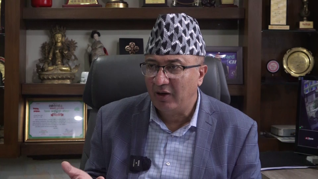 दशैंमा बजार चलायमान, निजी क्षेत्र अझै ‘पर्ख र हेर’कै अवस्थामा छ : हेमराज ढकाल